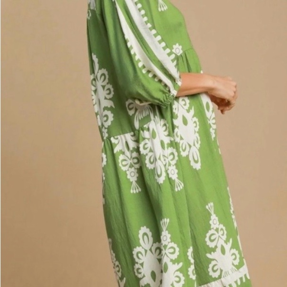 Umgee Green Midi Dress with White Embroidered Motif Large - Picture 2 of 6